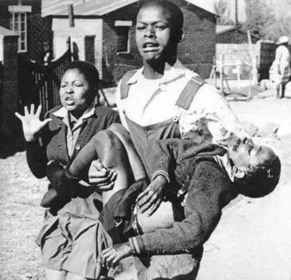 the-shocking-reality-of-apartheid-in-south-africa-s-photos